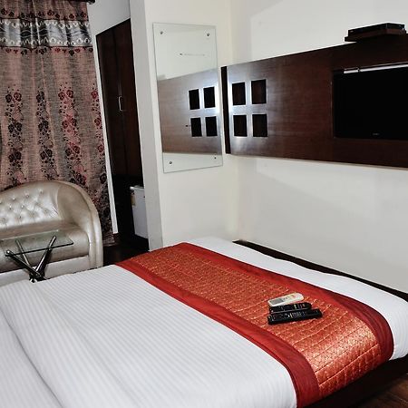 Oyo 18753 Hotel Glance Inn New Delhi Extérieur photo