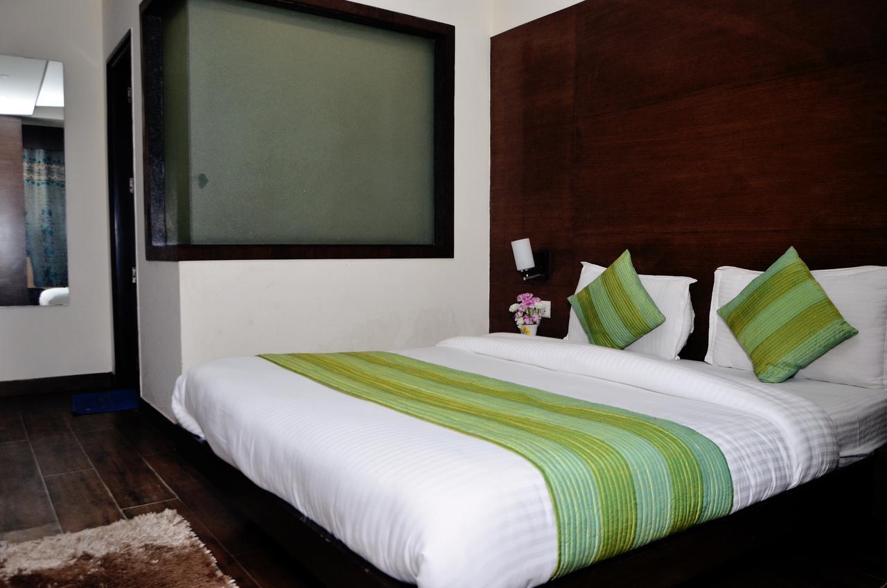 Oyo 18753 Hotel Glance Inn New Delhi Extérieur photo