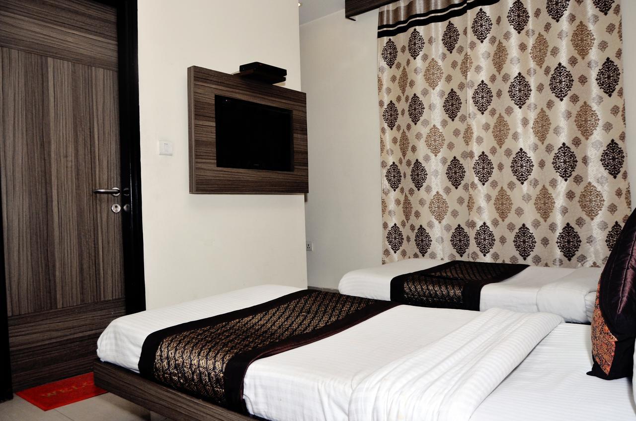 Oyo 18753 Hotel Glance Inn New Delhi Extérieur photo
