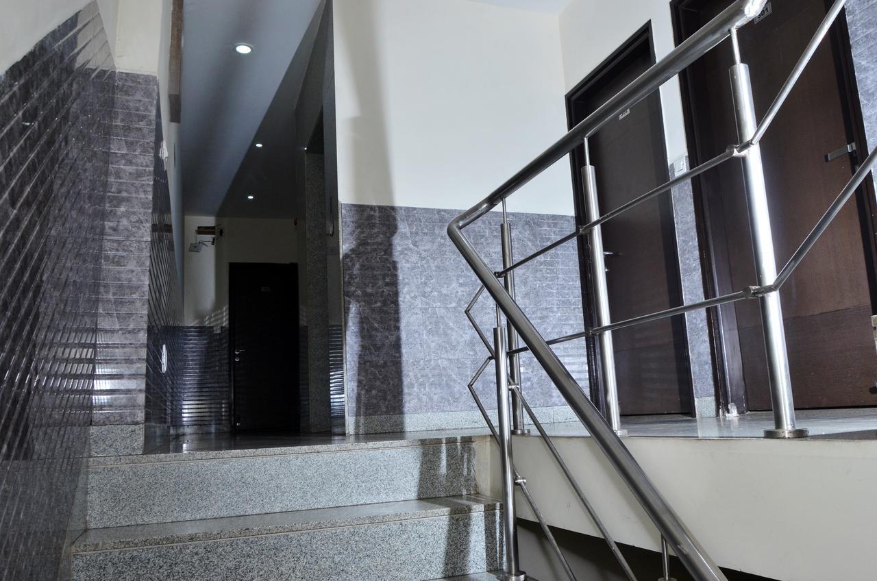 Oyo 18753 Hotel Glance Inn New Delhi Extérieur photo