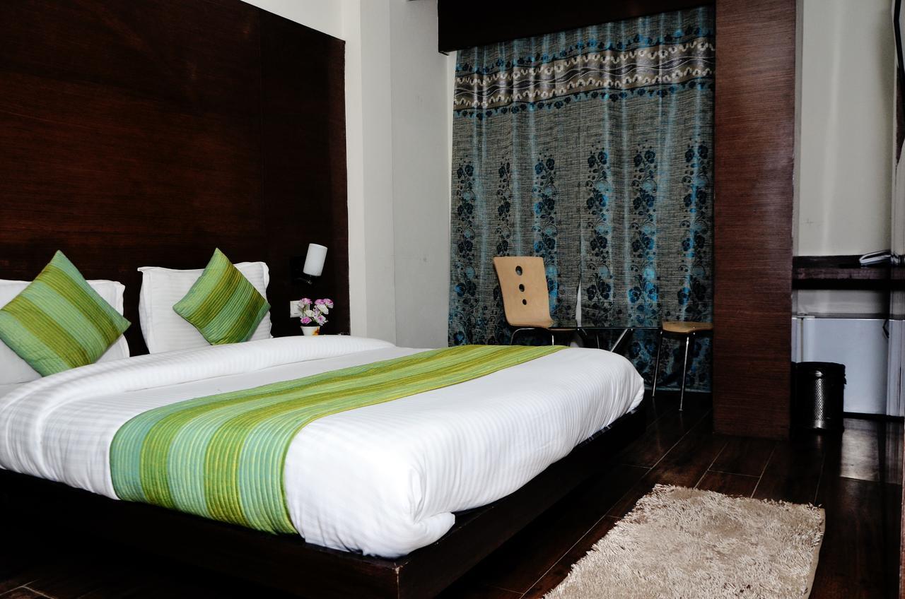 Oyo 18753 Hotel Glance Inn New Delhi Extérieur photo