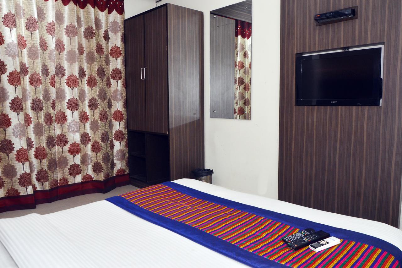 Oyo 18753 Hotel Glance Inn New Delhi Extérieur photo