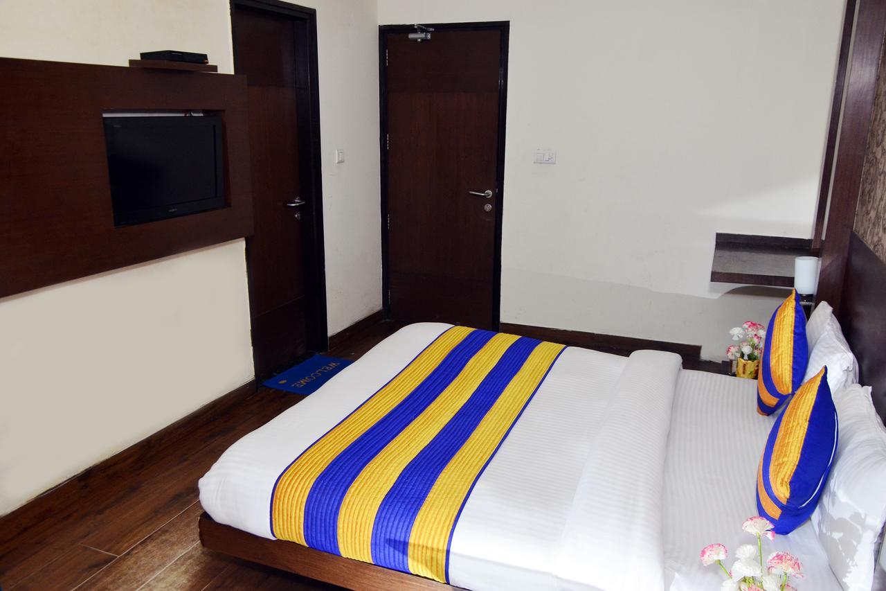 Oyo 18753 Hotel Glance Inn New Delhi Extérieur photo