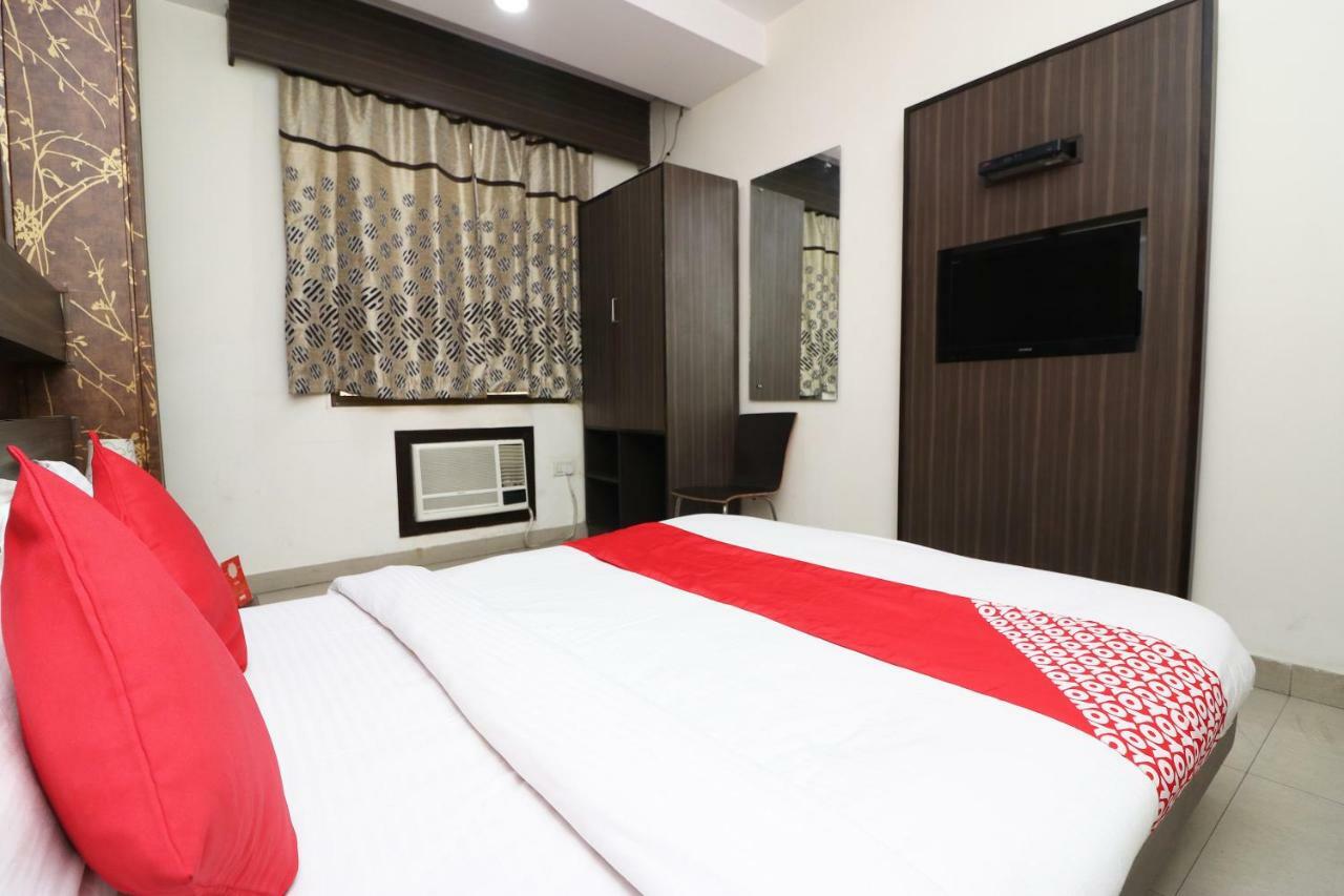 Oyo 18753 Hotel Glance Inn New Delhi Extérieur photo